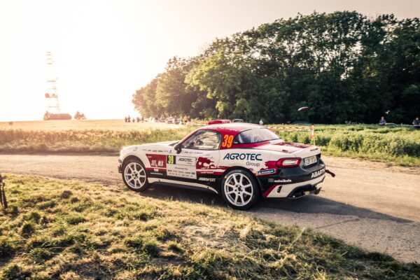 Mapy a časový harmonogram rally.