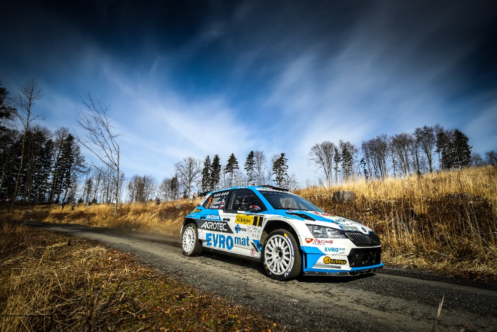 Servisní parkoviště pro AGROTEC Petronas rally.